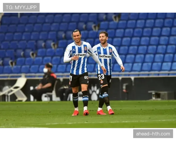 西甲RCDE球场迎来新赛季,球迷热情点燃赛场