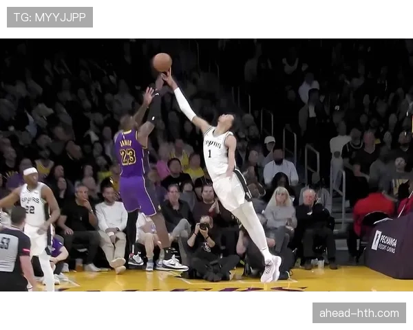 魔术师约翰逊传球核心地位明显 提升湖人挡拆效率拉开比分