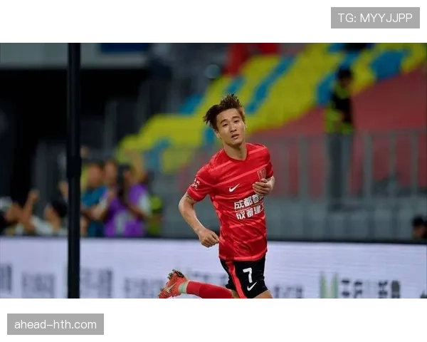 看韦世豪最新街拍，感觉他跟我们不是同一税号